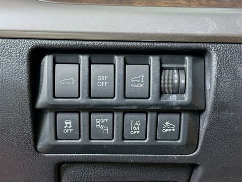 Used 2017 Subaru Outback 3.6R Limited image 17