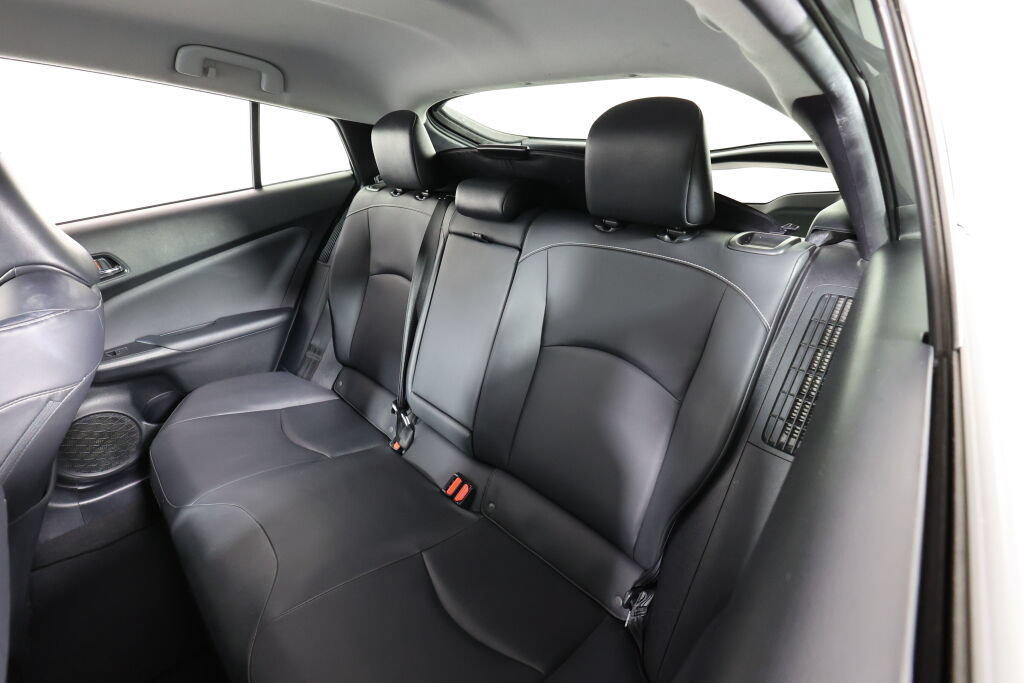 Used 2021 Toyota Prius Prime XLE w/ Carpet Mat Package (TMS) FWD image 15