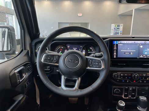 Used 2024 Jeep Wrangler Unlimited Sahara w/ Safety Group AWD/4WD image 18