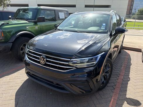 Used 2023 Volkswagen Tiguan SE FWD image 1