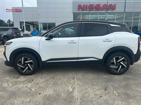 Used 2025 Nissan Kicks SV FWD image 3