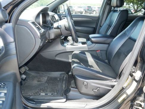 Used 2019 Jeep Grand Cherokee Altitude AWD/4WD image 13