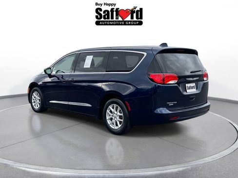 Used 2017 Chrysler Pacifica Touring image 5