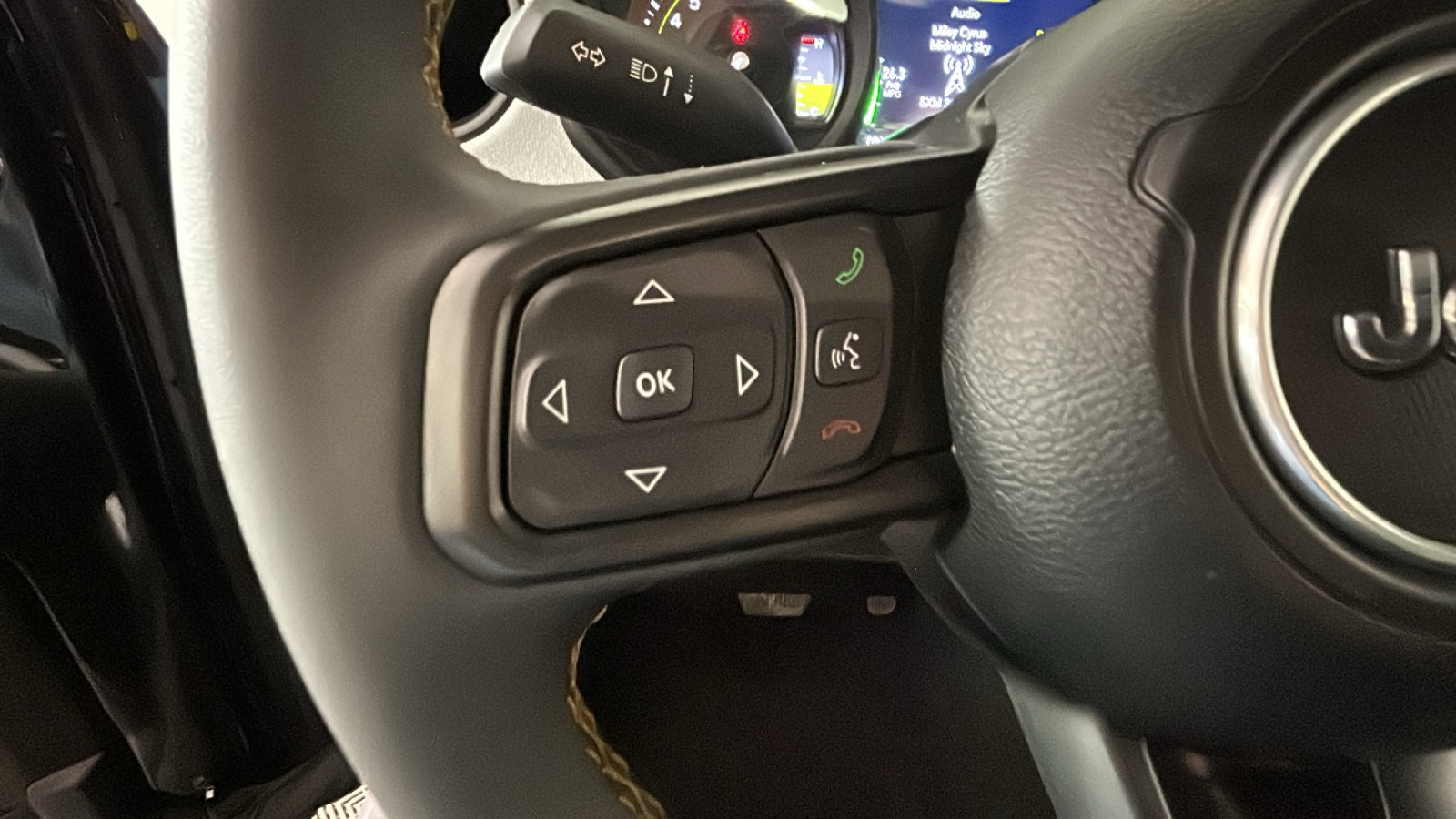 Used 2024 Jeep Wrangler Unlimited w/ Convenience Group AWD/4WD image 18