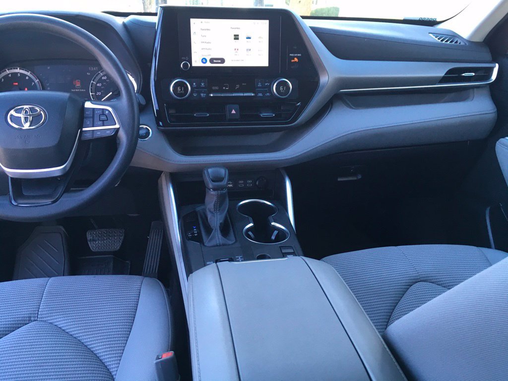 Used 2023 Toyota Highlander L FWD image 23