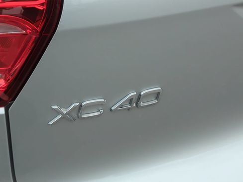Used 2019 Volvo XC40 T5 Momentum AWD/4WD image 28