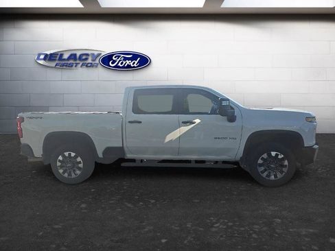 Used 2022 Chevrolet Silverado 2500 Custom w/ Custom Value Package AWD/4WD image 9