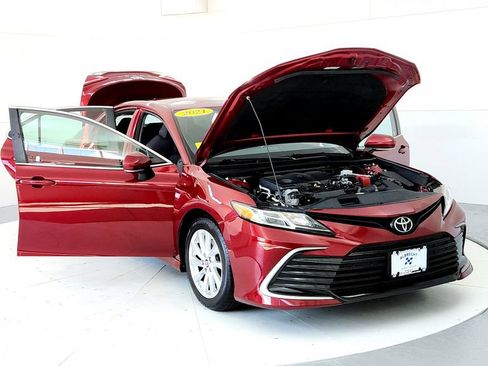 Used 2021 Toyota Camry LE w/ Cold Weather Package FWD image 9