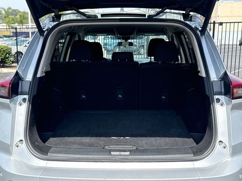 Used 2025 Nissan Rogue SV image 7