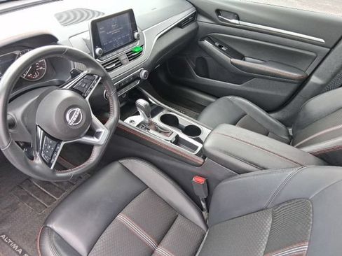 Used 2025 Nissan Altima 2.5 SR FWD image 11