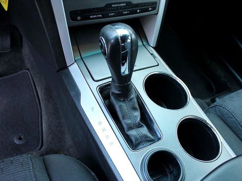 Used 2014 Ford Explorer XLT image 11