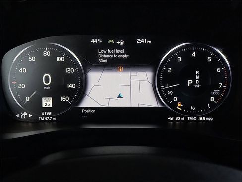 Used 2022 Volvo XC40 T5 R-Design w/ Advanced Package image 19