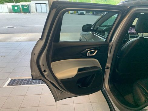 Used 2023 Jeep Compass Limited AWD/4WD image 13