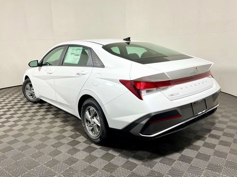 New 2026 Hyundai Elantra SE FWD image 11