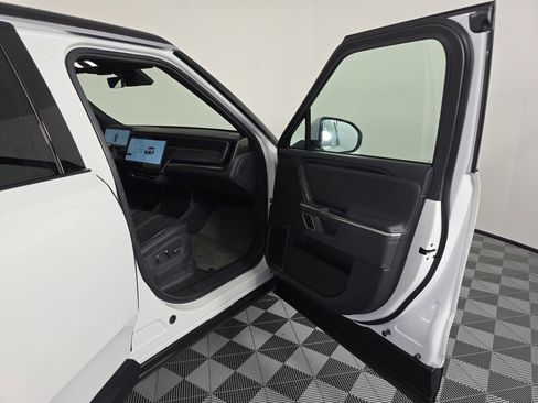 Used 2024 Rivian R1S Adventure AWD/4WD image 18