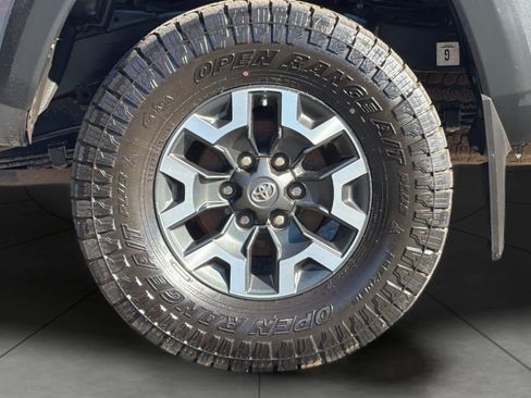 Used 2017 Toyota Tacoma TRD Off-Road w/ Tow Package (A/T) AWD/4WD image 11