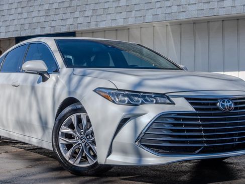 Used 2020 Toyota Avalon XLE image 7