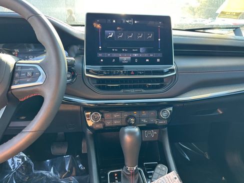 Used 2024 Jeep Compass Trailhawk image 30