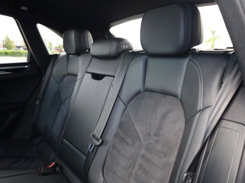 Used 2018 Porsche Macan AWD/4WD image 12