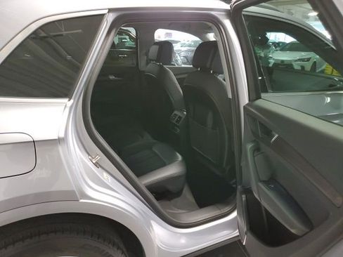 Used 2023 Audi Q5 2.0T Premium w/ Convenience Package image 24