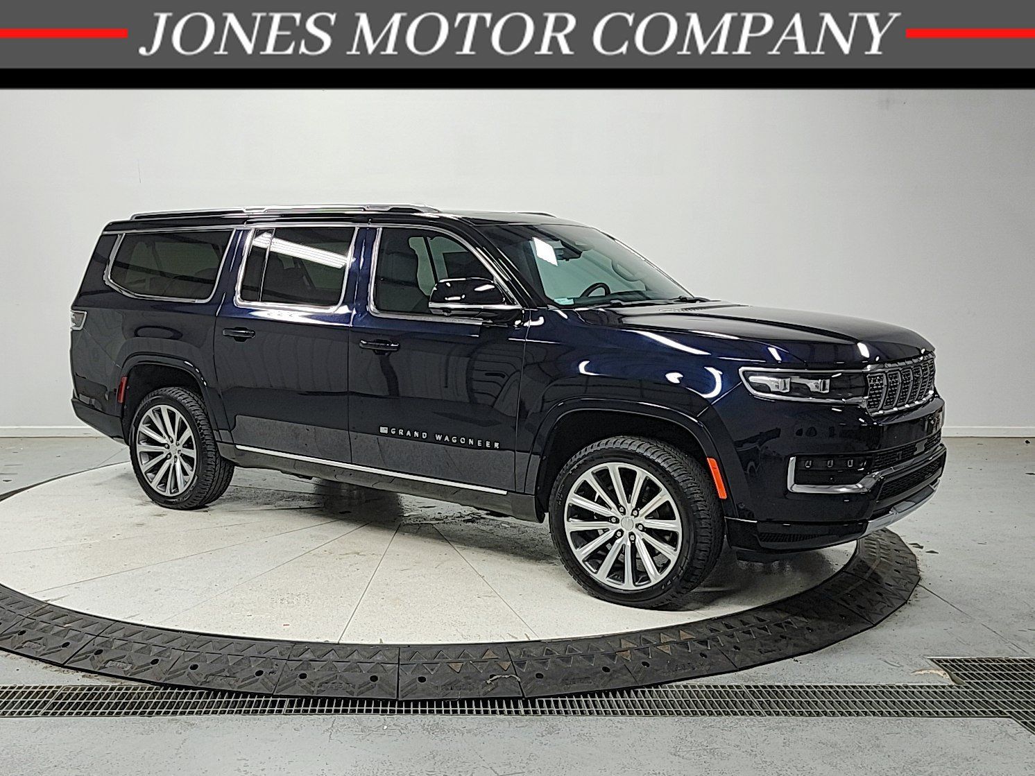 Used 2023 Jeep Grand Wagoneer L Series II w/ Convenience Group III AWD/4WD image 1