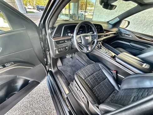 Used 2023 Cadillac Escalade ESV Sport Platinum image 10