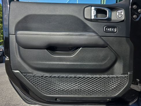 Used 2018 Jeep Wrangler Unlimited Sahara image 26