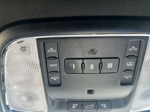 Used 2016 Jeep Grand Cherokee Overland AWD/4WD image 11