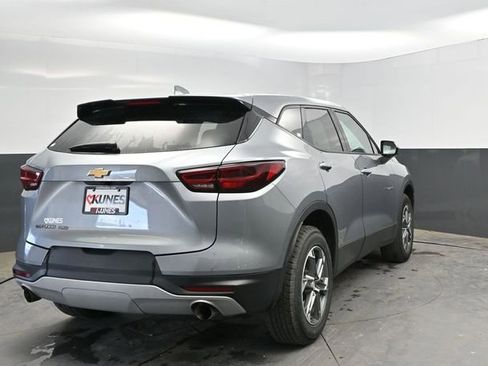 Used 2025 Chevrolet Blazer LT AWD/4WD image 9