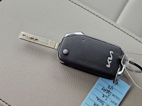 Used 2025 Kia Soul LX image 30