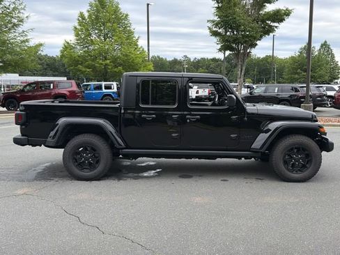 Used 2022 Jeep Gladiator Sport AWD/4WD image 13