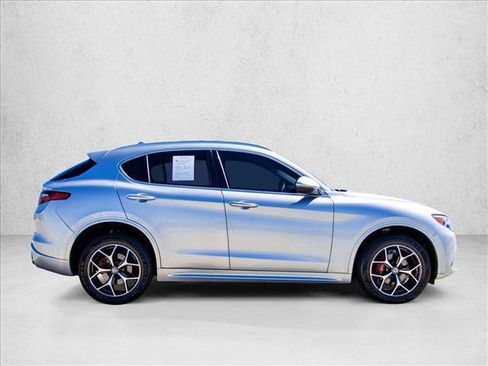Used 2020 Alfa Romeo Stelvio Ti AWD/4WD image 4
