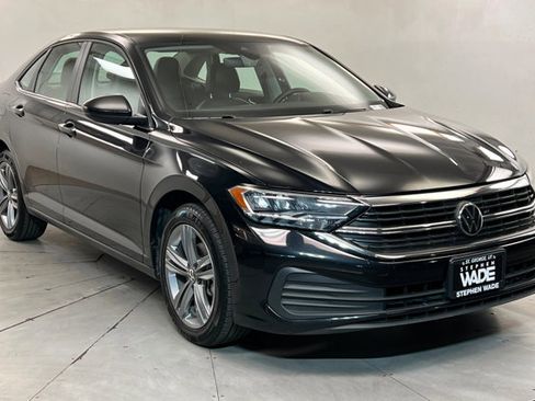 Used 2024 Volkswagen Jetta SE FWD image 7