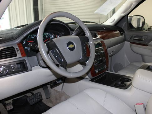Used 2010 Chevrolet Avalanche LT w/ Luxury Package RWD image 25