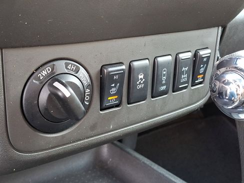 Used 2015 Nissan Frontier PRO-4X w/ Pro-4x Luxury Package image 25