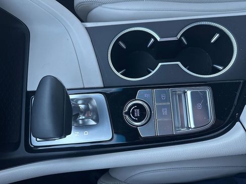 Used 2025 Genesis G70 2.5T image 16