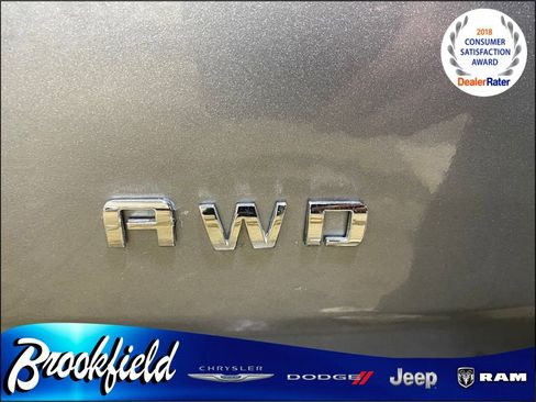 Used 2023 Chevrolet Traverse LT image 12