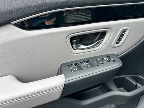 New 2025 Honda Pilot Touring image 38