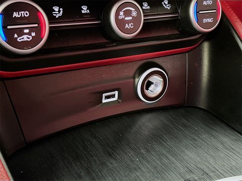 Used 2019 Alfa Romeo Stelvio image 40