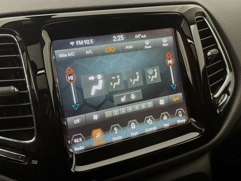 Used 2019 Jeep Compass Latitude AWD/4WD image 19