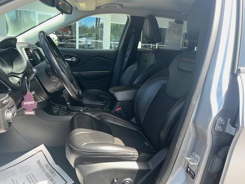 Used 2021 Jeep Cherokee Trailhawk w/ Trailer Tow Group AWD/4WD image 16