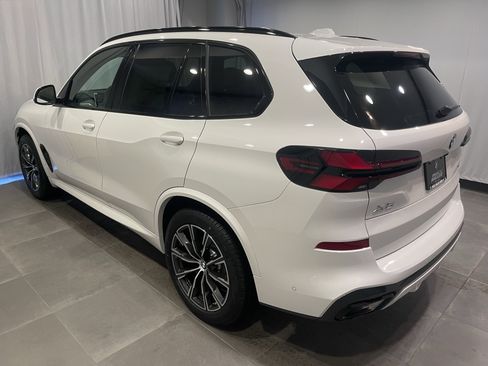 New 2026 BMW X5 xDrive40i w/ M Sport Package AWD/4WD image 4
