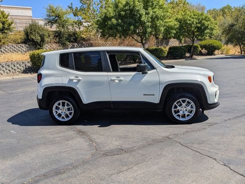 Used 2023 Jeep Renegade Latitude image 4