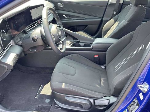 Certified 2025 Hyundai Elantra SEL FWD image 13