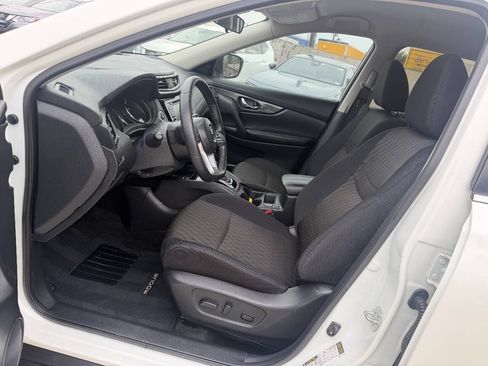 Used 2019 Nissan Rogue SV w/ Premium Package FWD image 9