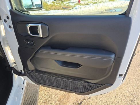 Certified 2022 Jeep Wrangler Unlimited Sahara w/ Cold Weather Group image 5