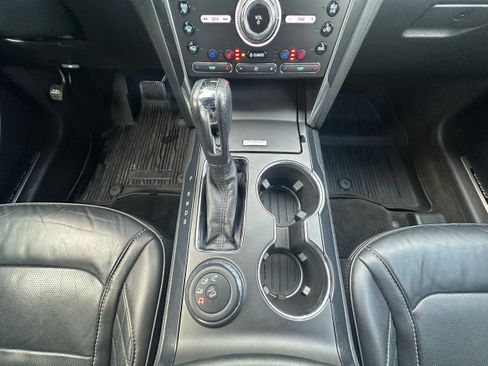 Used 2017 Ford Explorer Platinum image 18