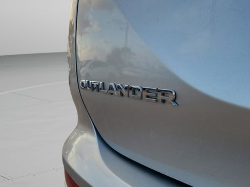 Used 2024 Mitsubishi Outlander SE image 31