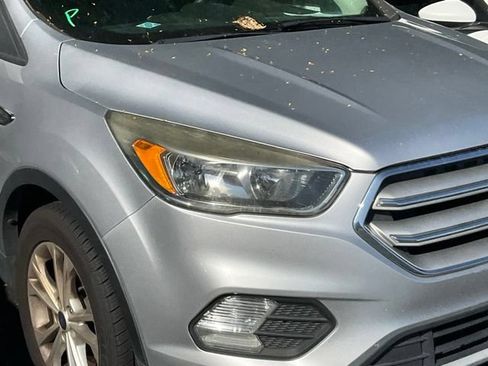 Used 2018 Ford Escape SE FWD image 3