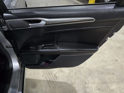 Used 2020 Ford Fusion SEL image 31